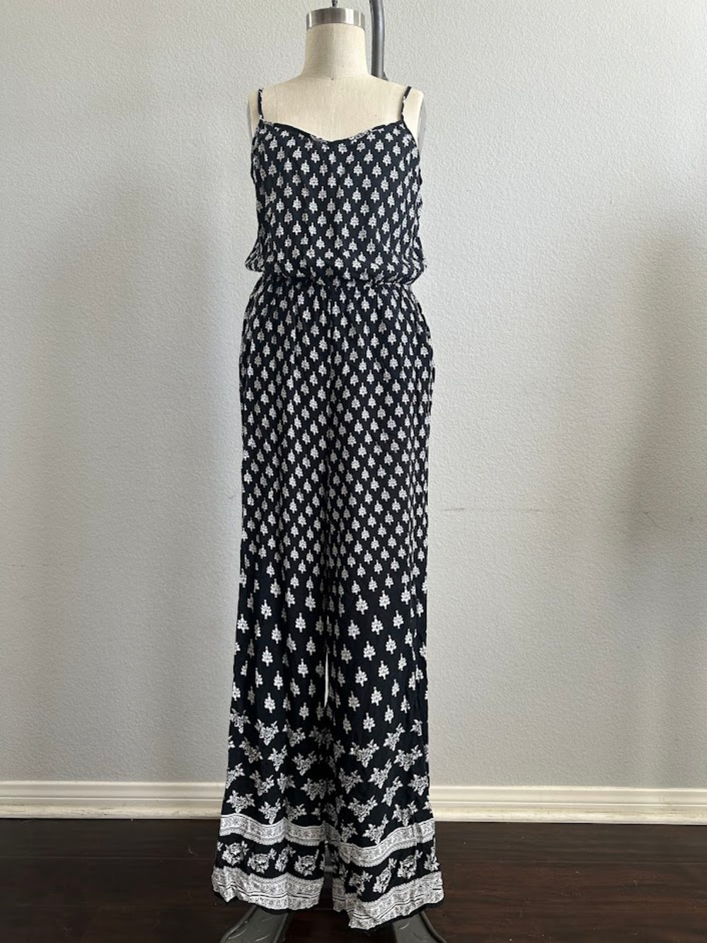 H&M Divided Floral Print Wide Leg Jumpsuit Size 4 Black White